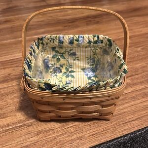 Longaberger Medium Berry Basket 11428 with cloth and plastic liner